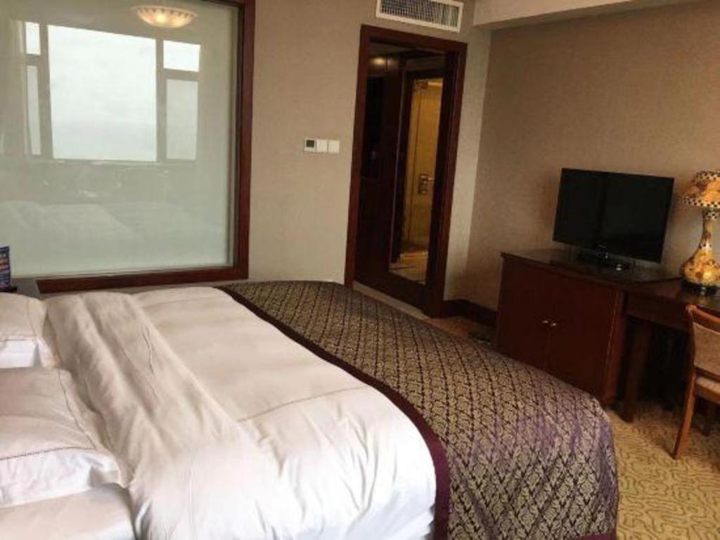 Yantai Golden Gulf Hotel Exterior photo
