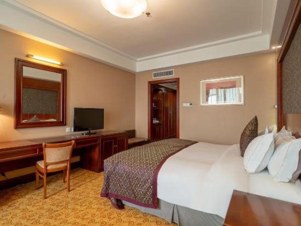 Yantai Golden Gulf Hotel Exterior photo